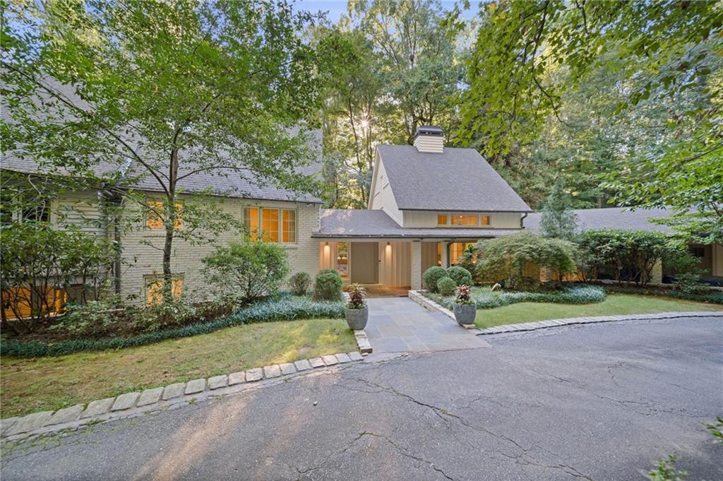 695 W Conway Dr., Atlanta, GA 30327