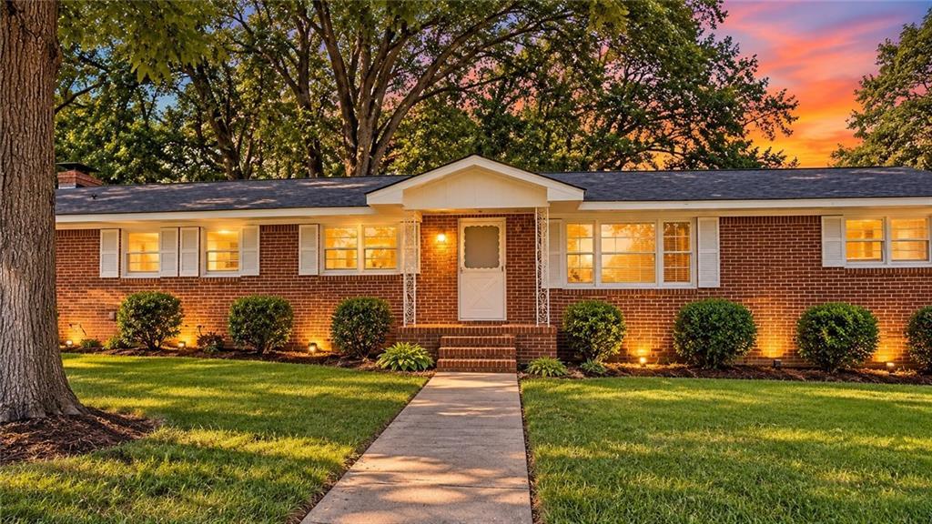 411 Dewberry Ln., Lindale, GA 30147