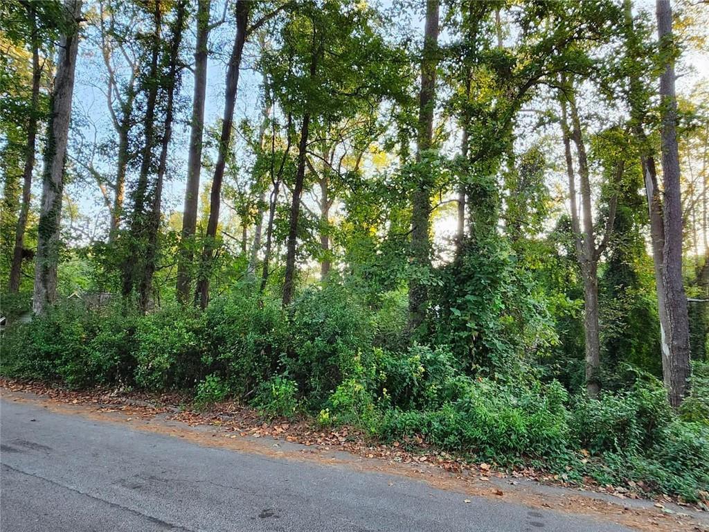 523 Spruce Dr., Pine Lake, GA 30072