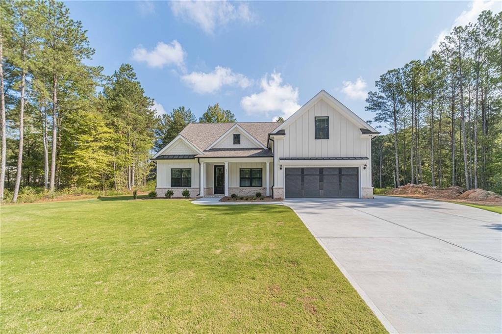 857 Bessie Ct., Loganville, GA 30052