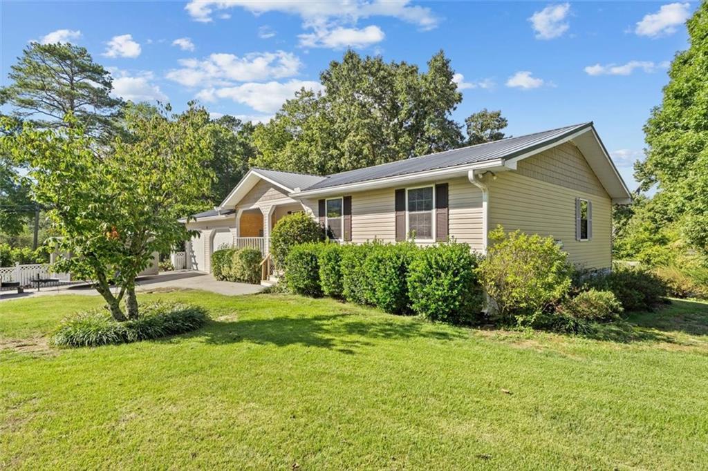 17 Pine St., Chatsworth, GA 30705