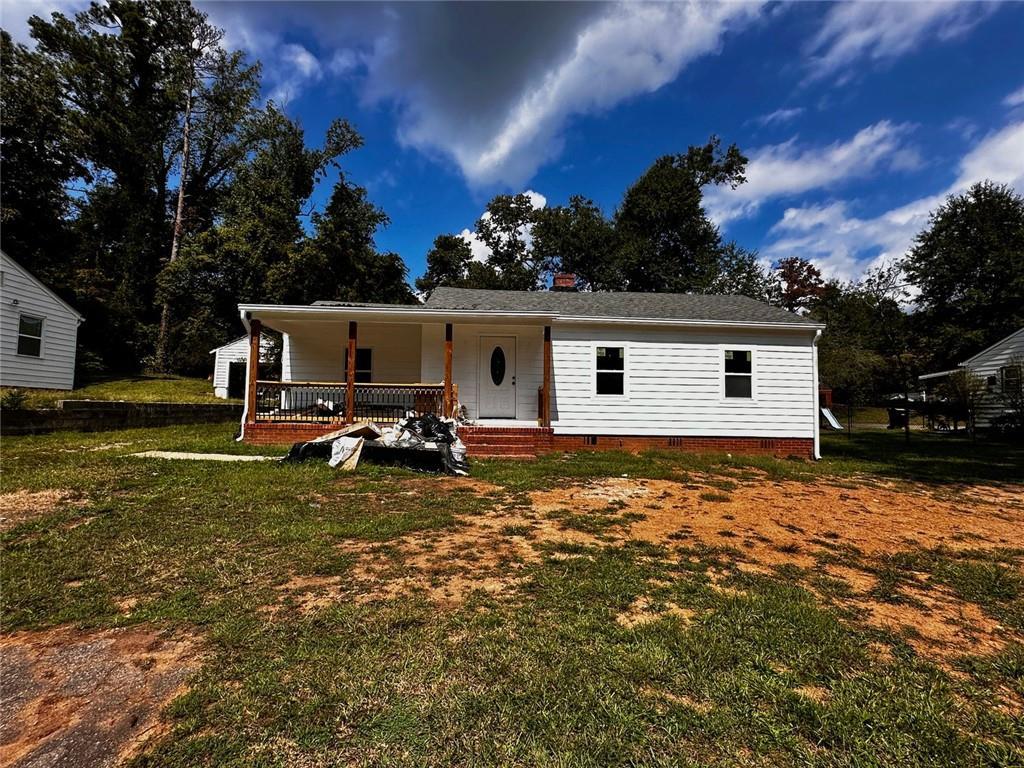 11 Meridian Dr., Newnan, GA 30263