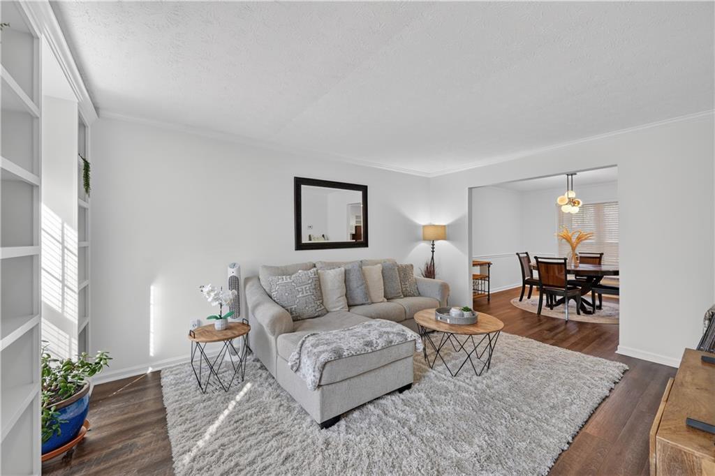 3 Spring Green Pl., Atlanta, GA 30318