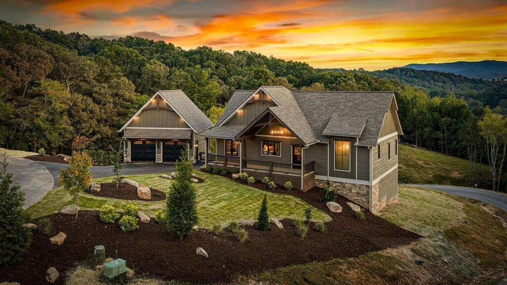 679 Cohutta Sunset Dr., Blue Ridge, GA 30513