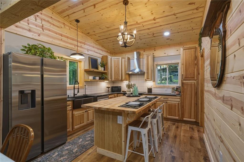 331 Rocky Hollow Rd., Ellijay, GA 30536
