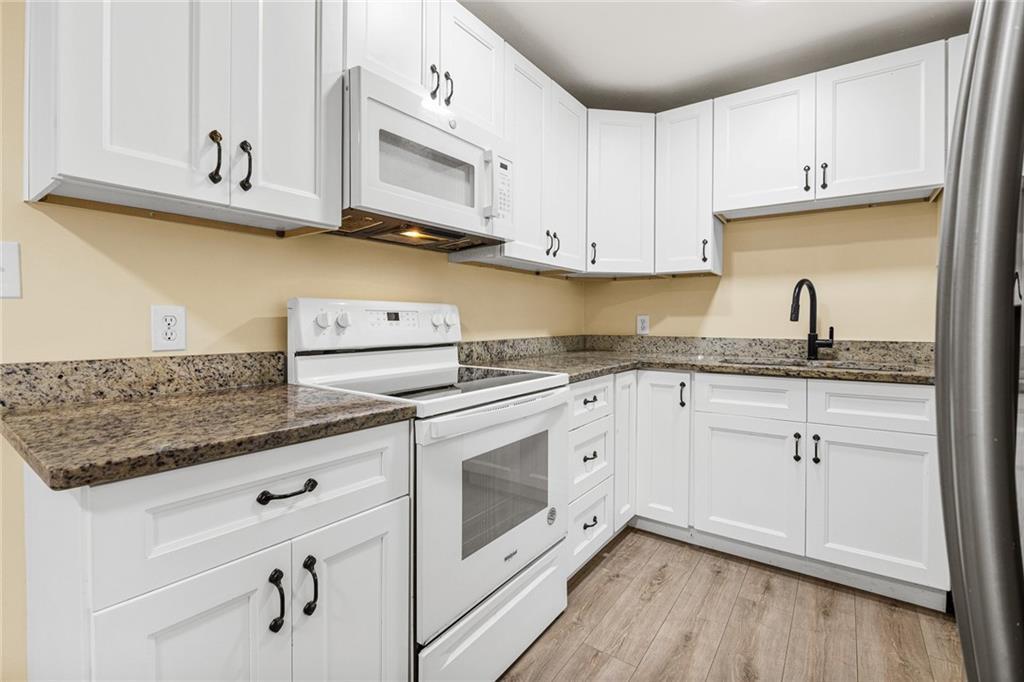 349 Roxbury Dr., Riverdale, GA 30274