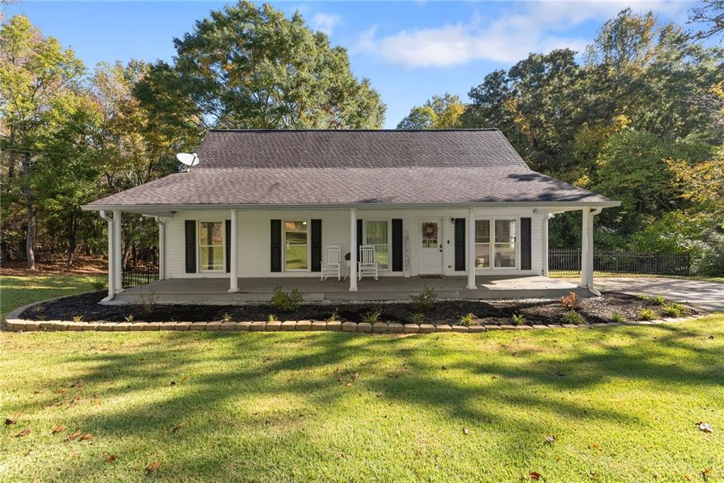 9815 Waldrip Rd., Gainesville, GA 30506