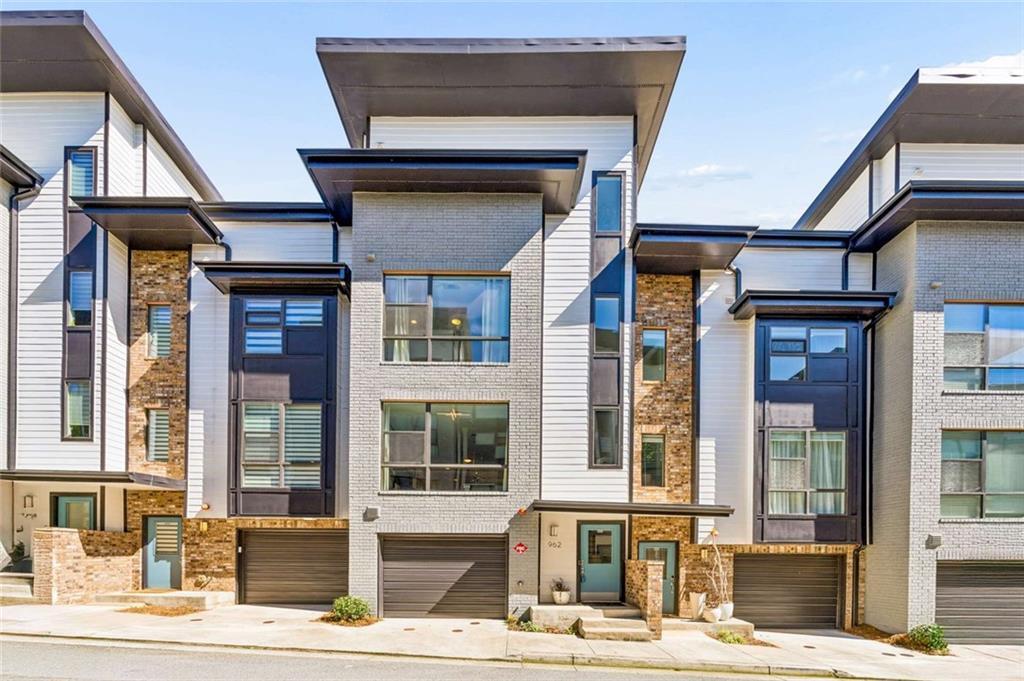 962 Moda Dr., Atlanta, GA 30316