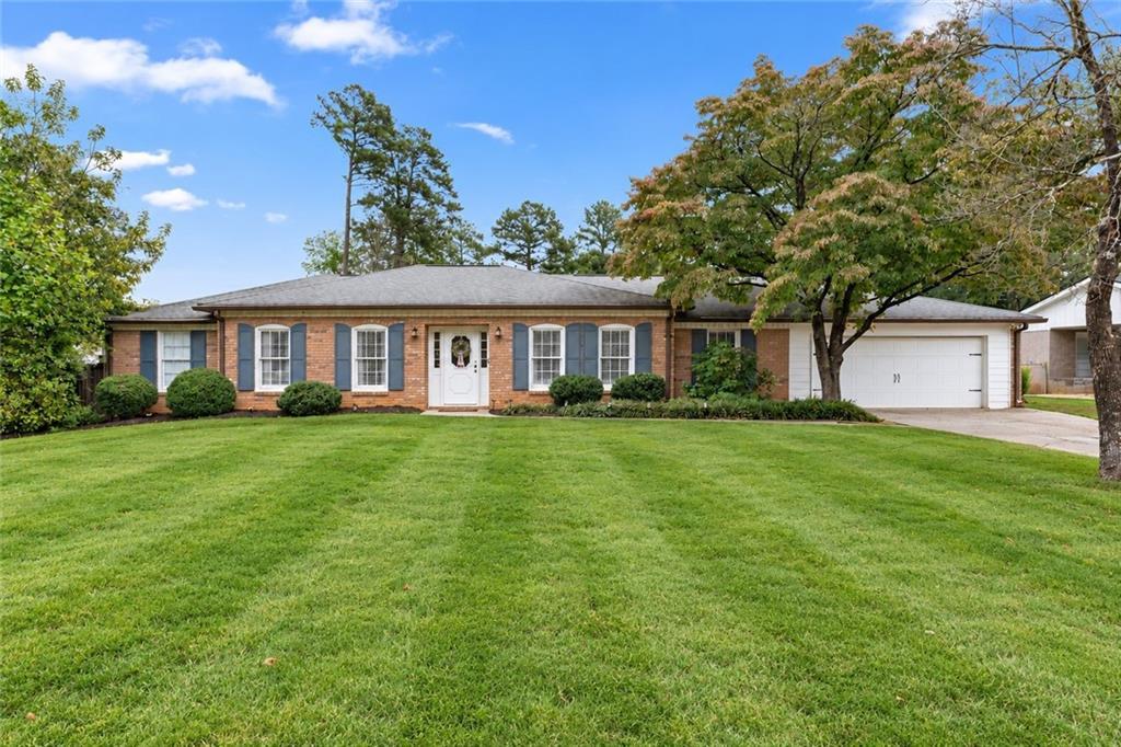 1095 Tuxedo Dr., Roswell, GA 30075