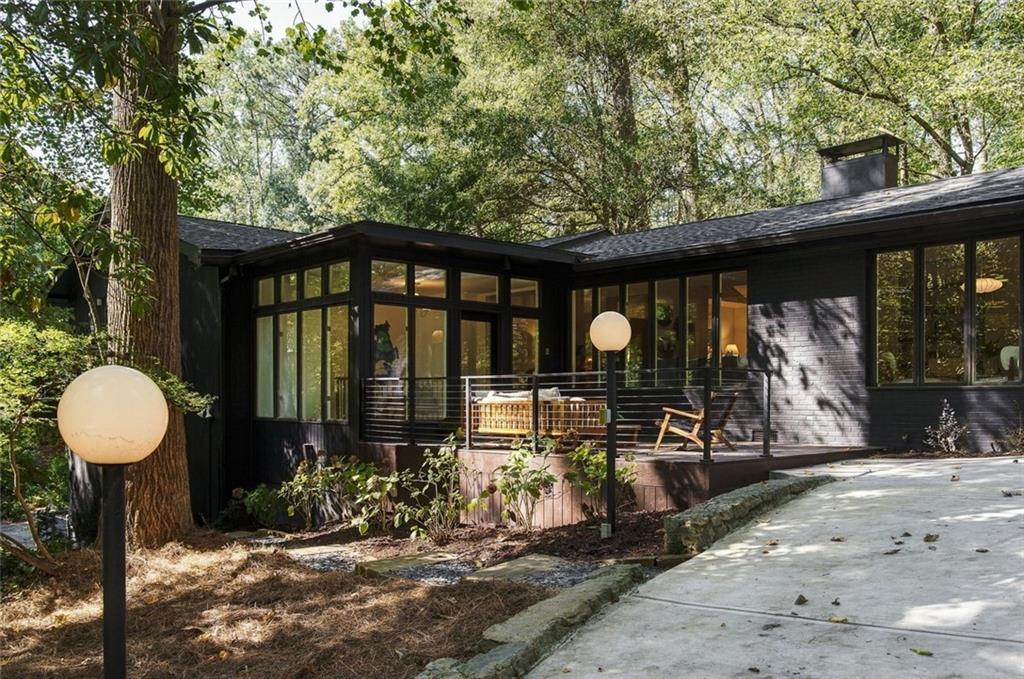 922 Barton Woods Rd., Atlanta, GA 30307