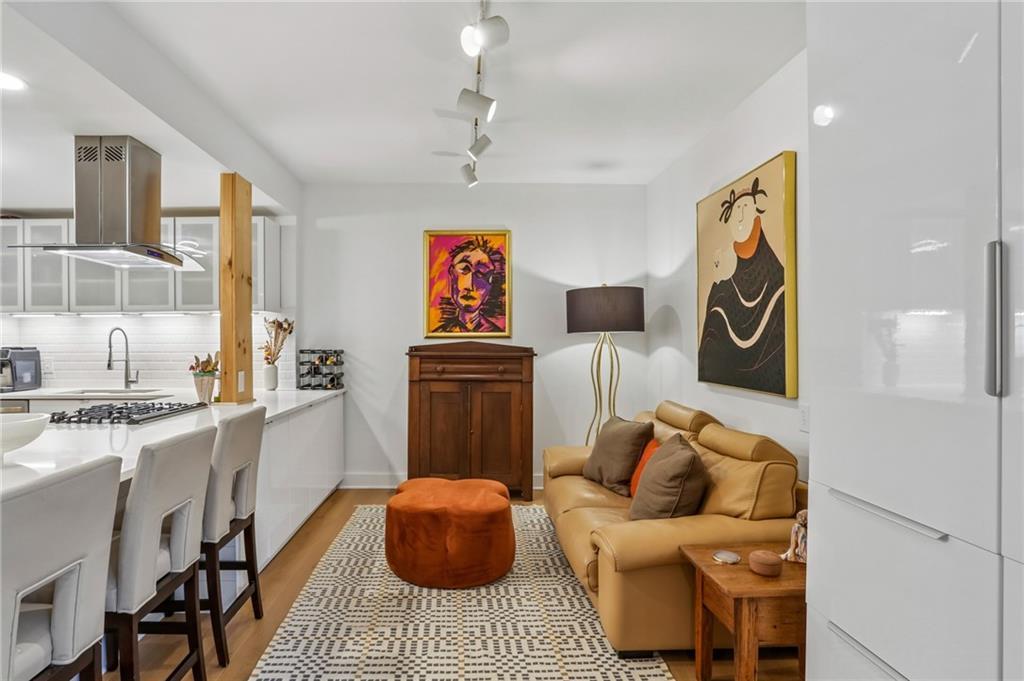 2632 Peachtree Rd. #302B, Atlanta, GA 30305