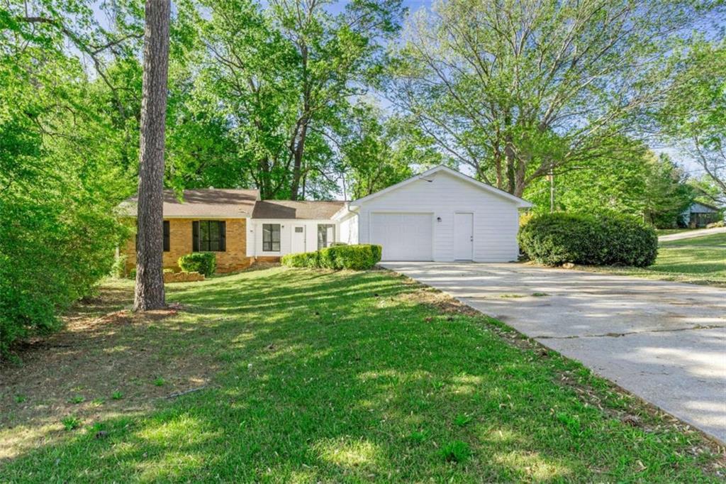 2254 Lisbon Ln., Jonesboro, GA 30236