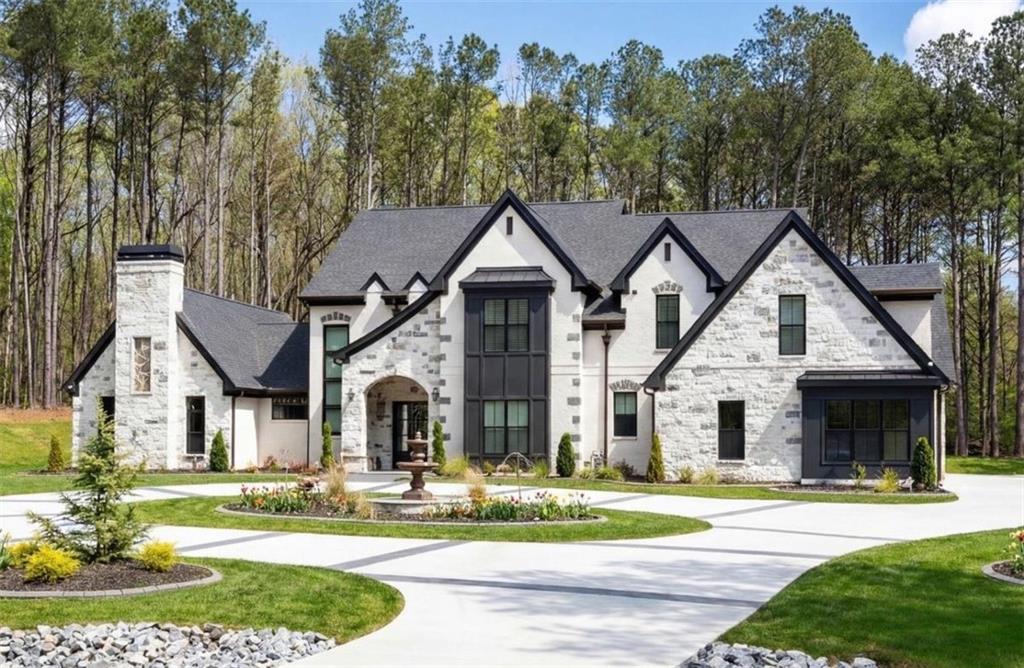 1315 Sandy Creek Rd., Tyrone, GA 30290