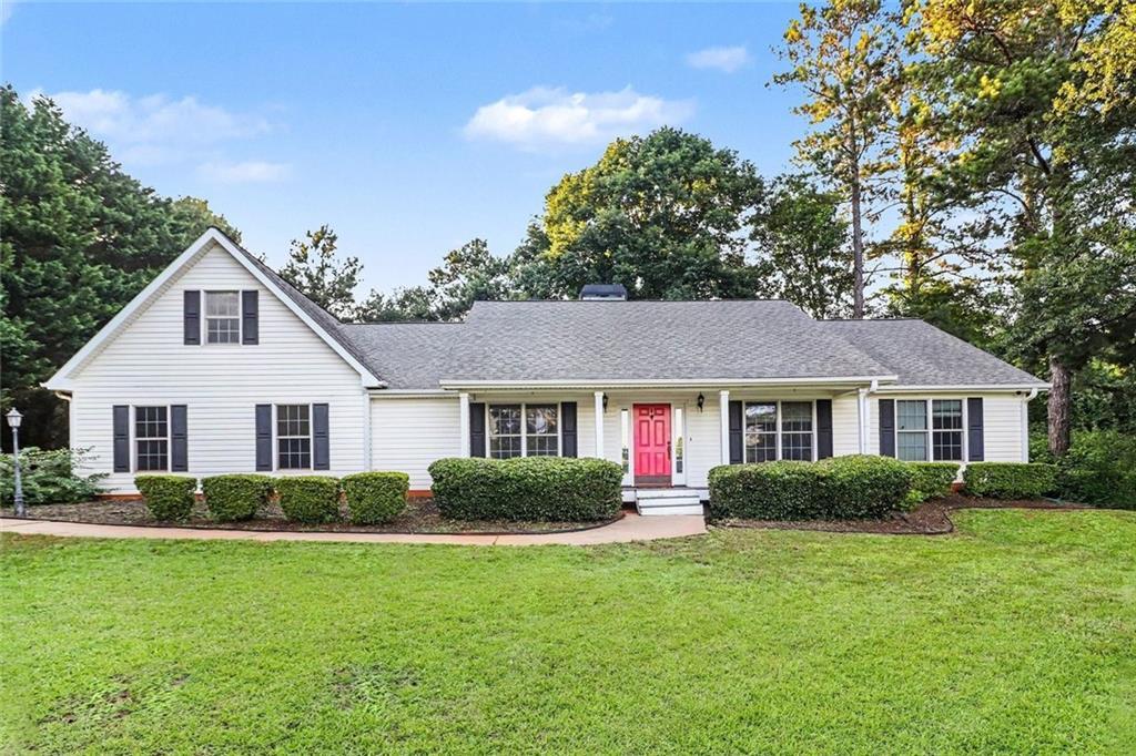 84 Hidden Lakes Ct., Newnan, GA 30263