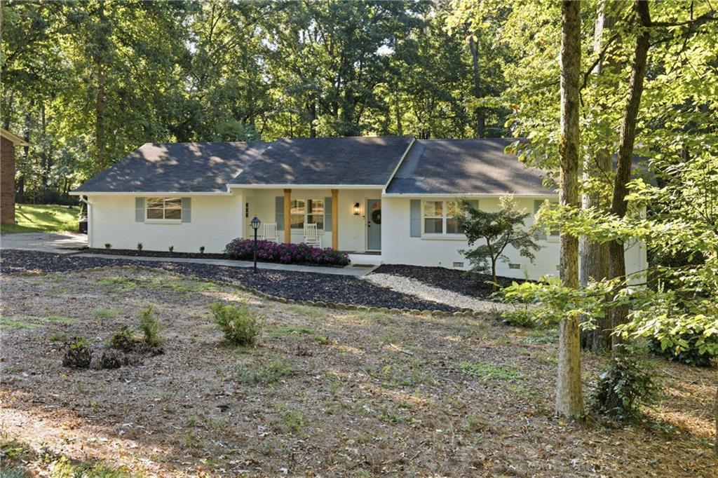 173 Laurelwood Ln., Alpharetta, GA 30009