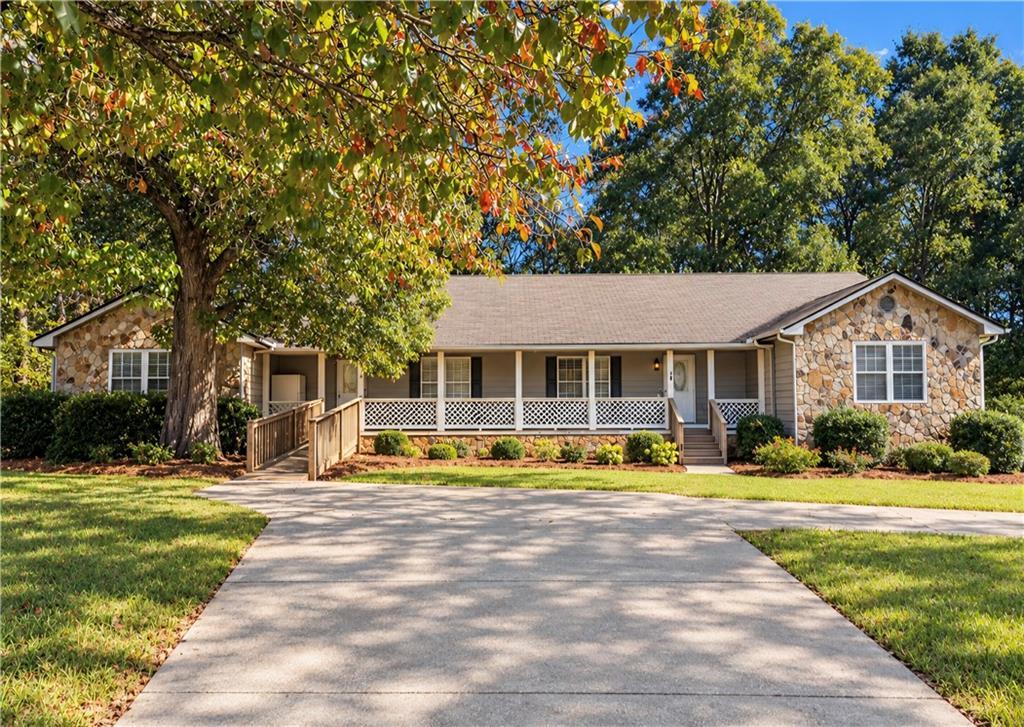 109 Lackawanna Tr., Ellenwood, GA 30294