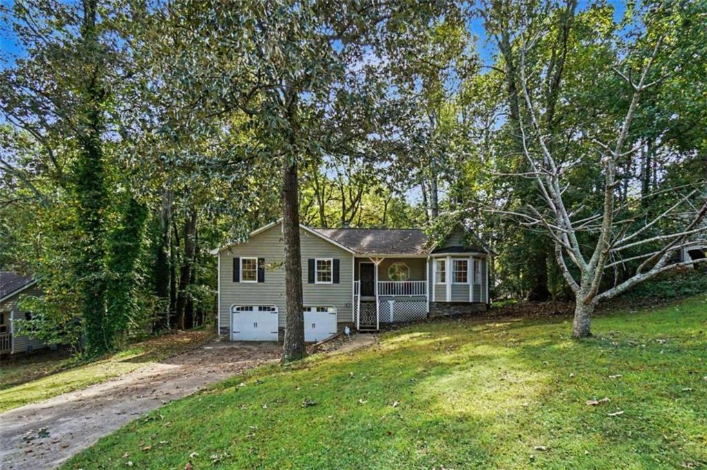 916 Little River Ln., Woodstock, GA 30189