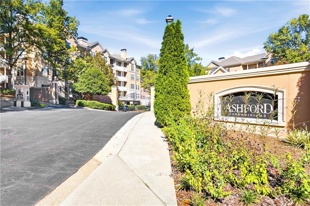 336 Ashford Cir., Dunwoody, GA 30338