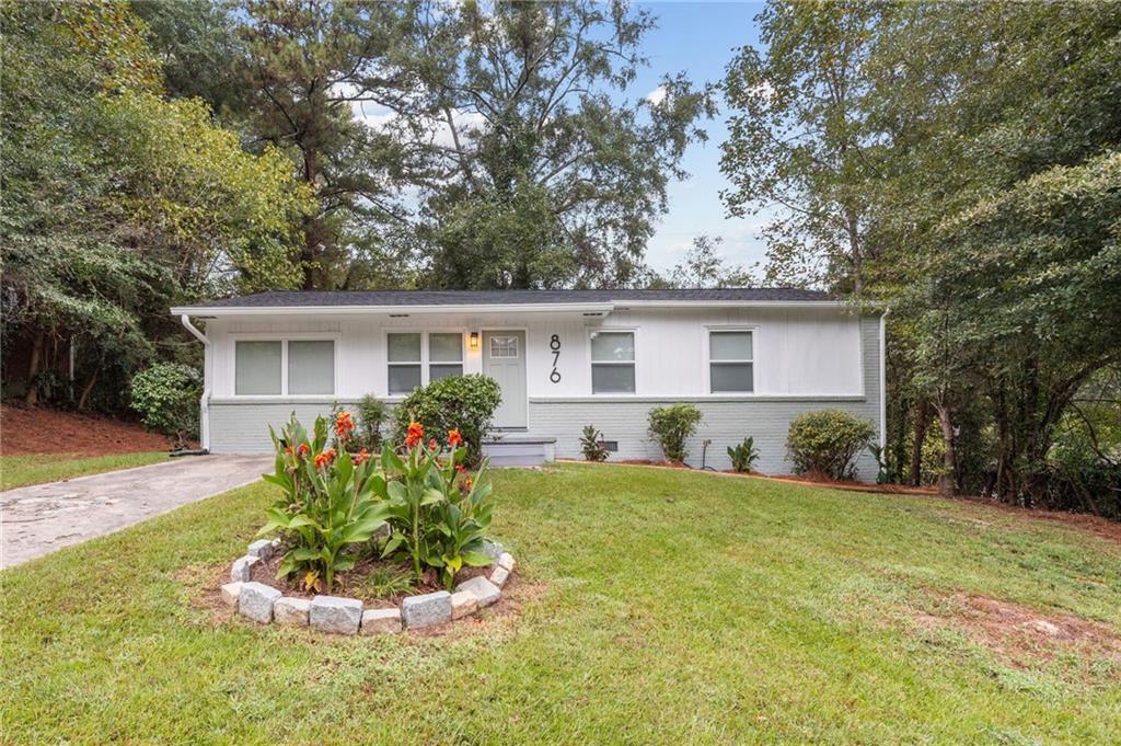 876 Bolton Pl., Atlanta, GA 30331