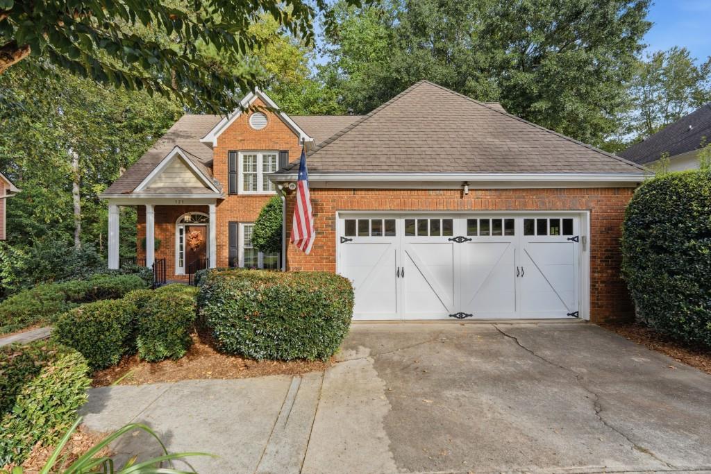 121 Red Oak Ln., Alpharetta, GA 30009