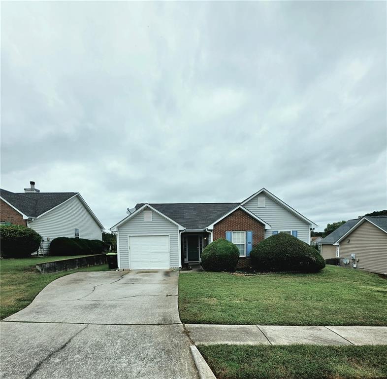 304 Village Ln., Stockbridge, GA 30281