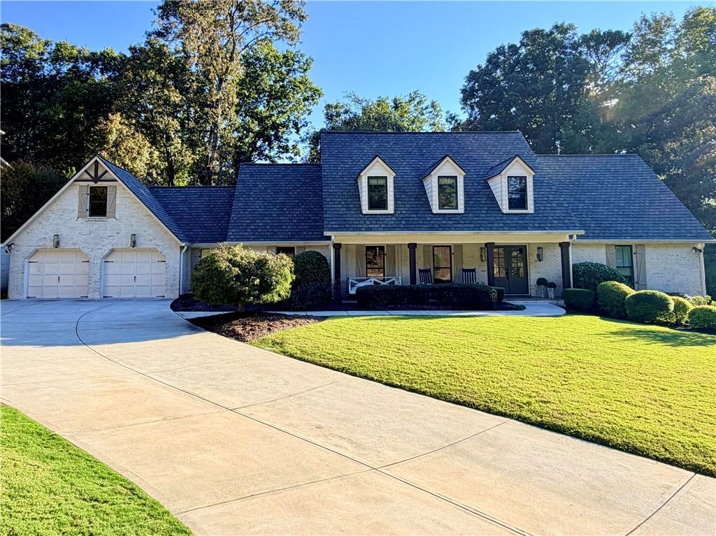 785 Oakhaven Dr., Roswell, GA 30075