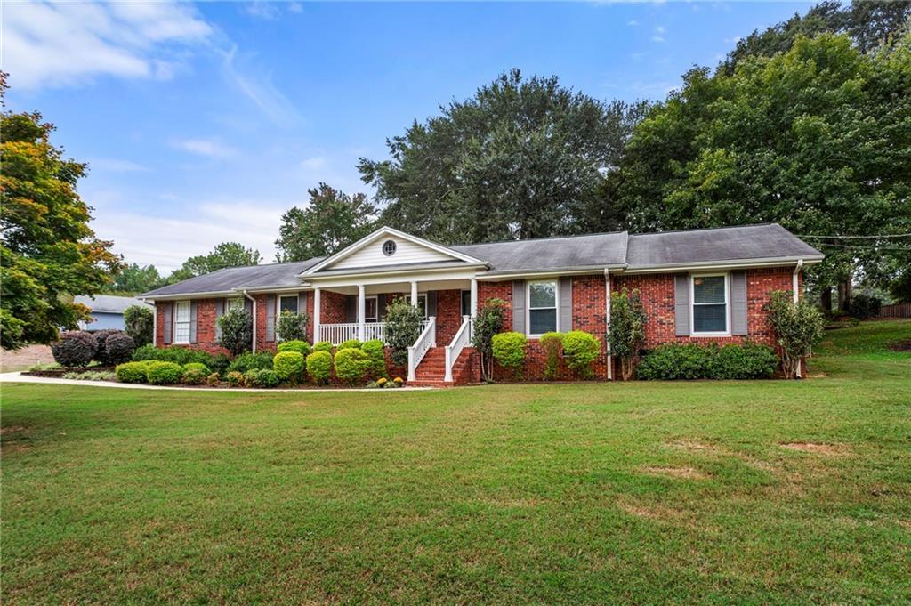 1749 Rangewood Dr., Lilburn, GA 30047