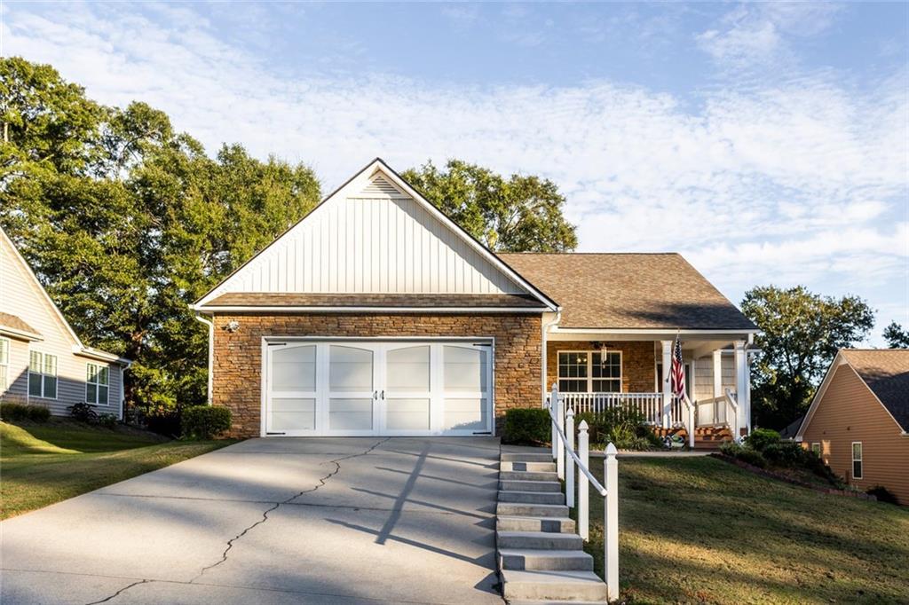 921 Stone Creek Ct., Monroe, GA 30655