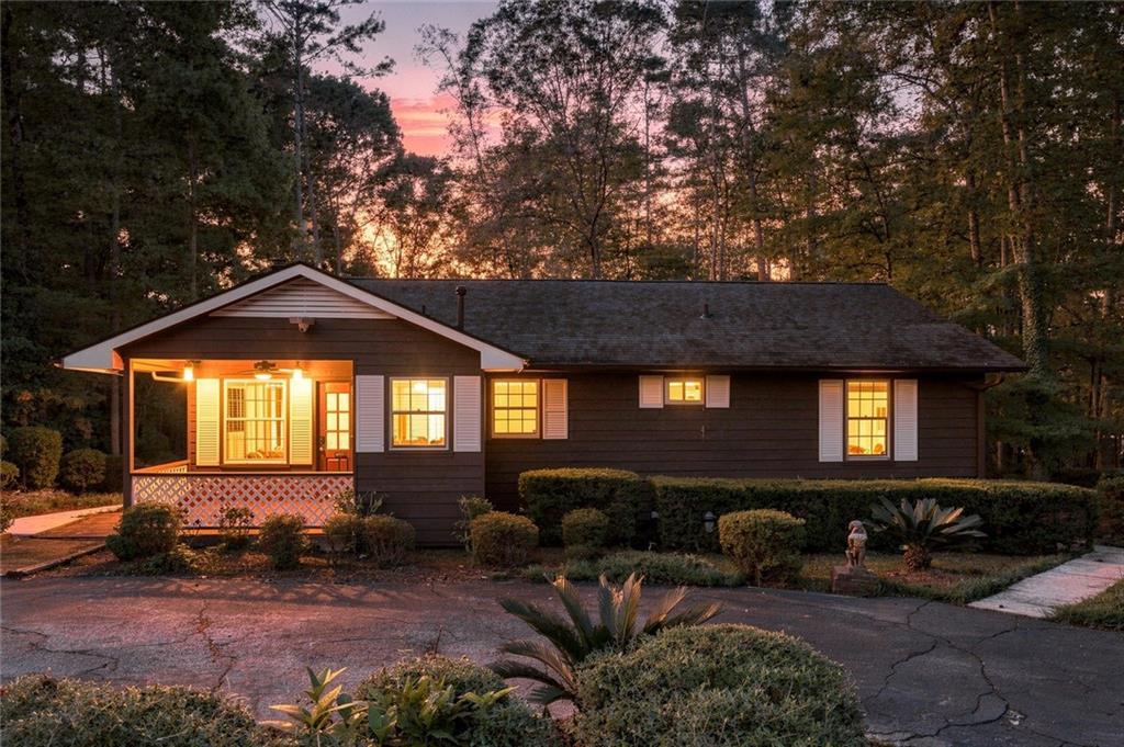 35 Point North Dr., Hogansville, GA 30230