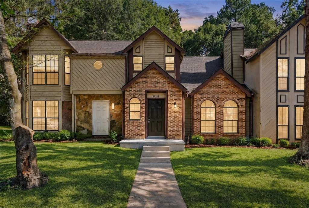818 Heritage Oaks Dr., Stone Mountain, GA 30088