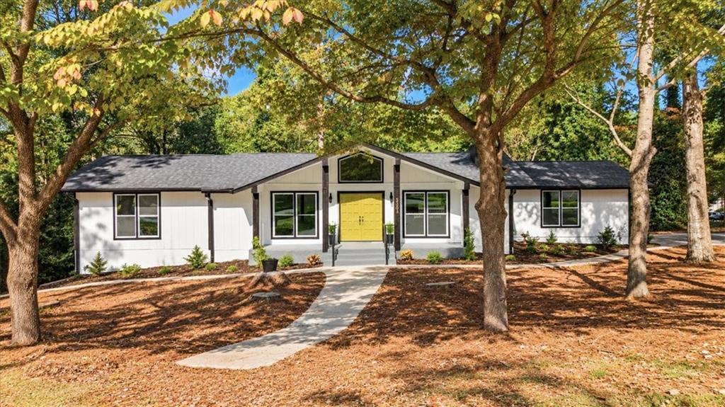 5303 Raintree Cir., Oakwood, GA 30566