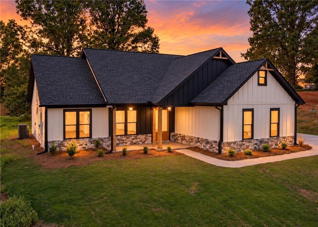 373 Stonington Dr., Mount Airy, GA 30563