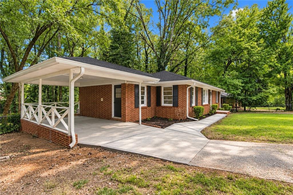 3944 Creel Dr., Lithia Springs, GA 30122
