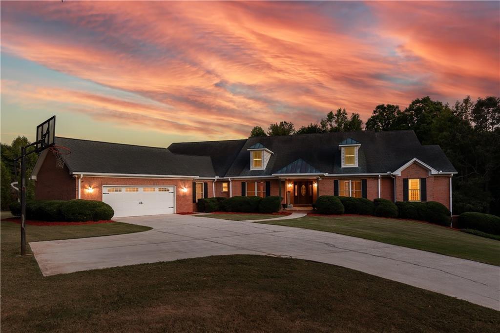 221 Valley Way, Hampton, GA 30228