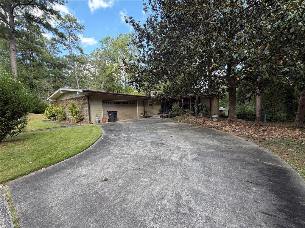 2550 Headland Dr., East Point, GA 30344
