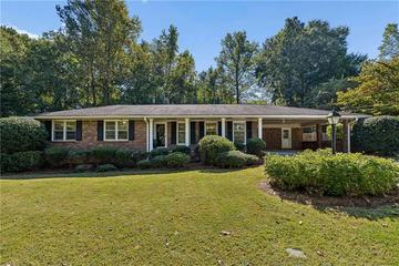 New Homes with Master Bedrooms on the 1st Floor That Attend Peachtree Elementary School: October 10th to October 16th
