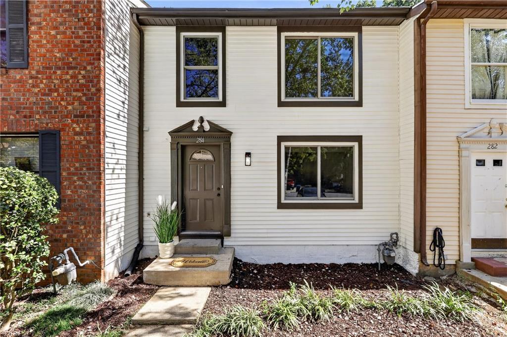 284 Roswell Commons Cir., Roswell, GA 30076