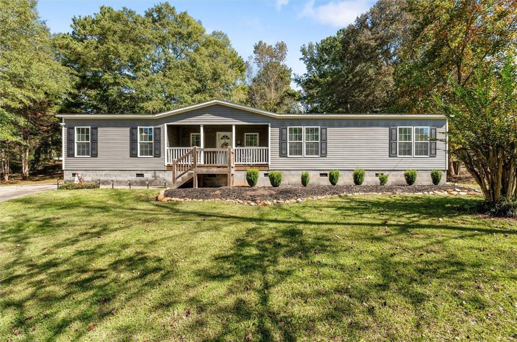 215 Navajo Tr., Bowdon, GA 30108