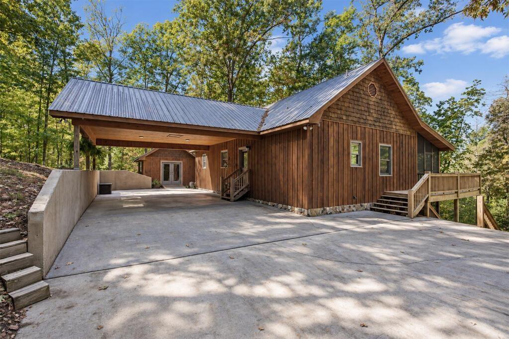 82 Queens Ln., Blue Ridge, GA 30513