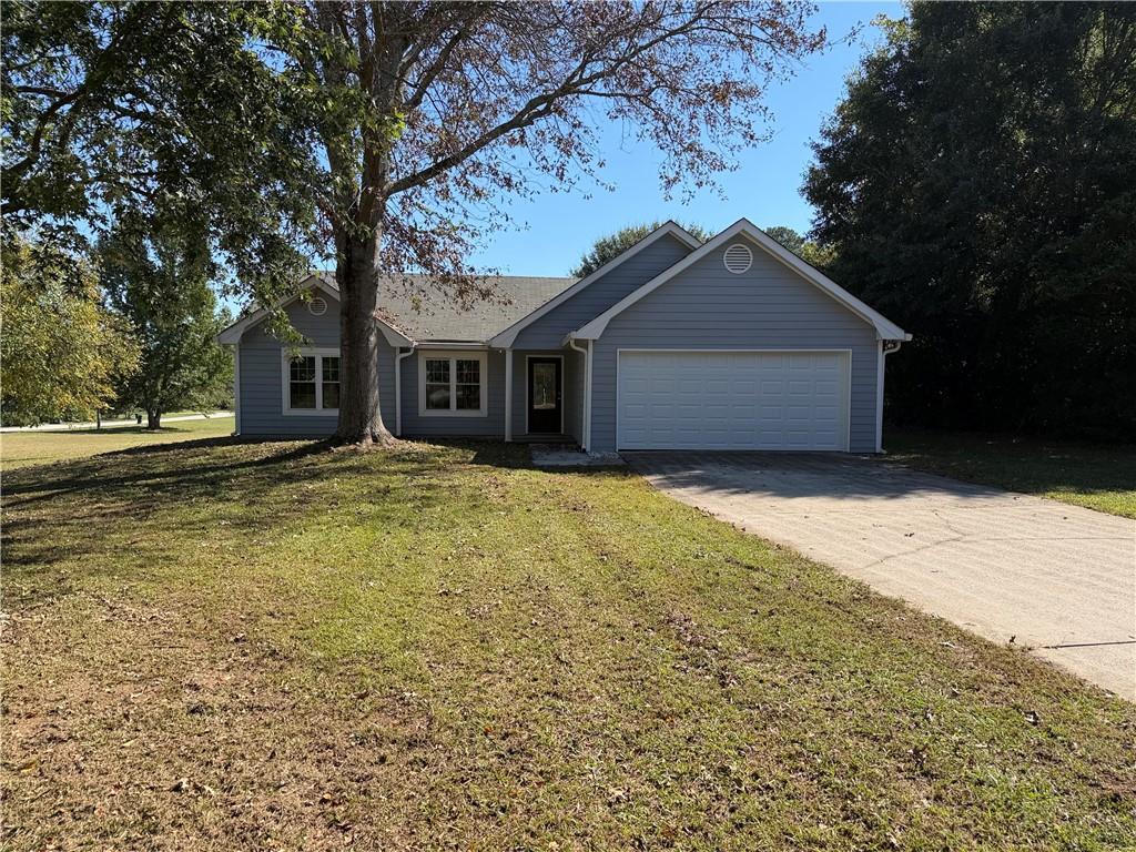 3040 Raymonds Ct., Loganville, GA 30052