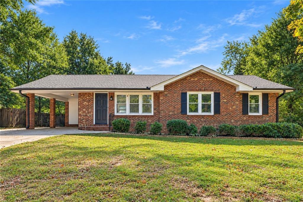 3085 Bobolink Dr., Rex, GA 30273