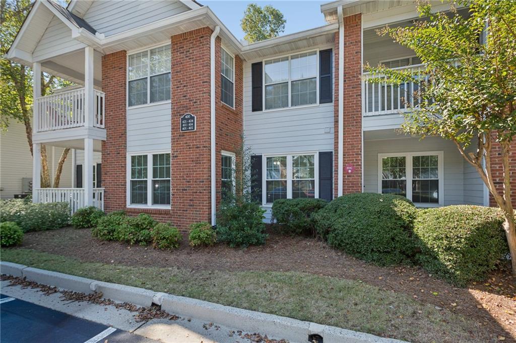 413 Streamside Dr., Roswell, GA 30076