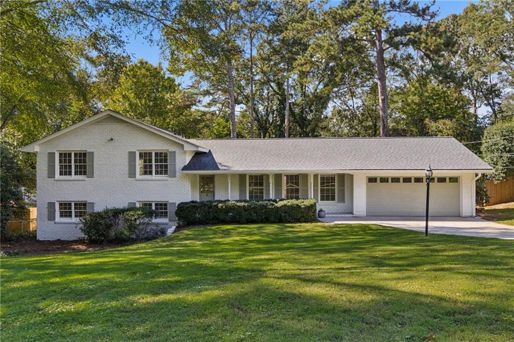 1424 Cedarhurst Dr., Dunwoody, GA 30338