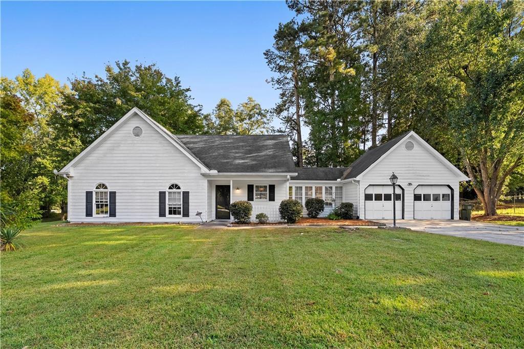 905 Burning Bush Dr., Loganville, GA 30052
