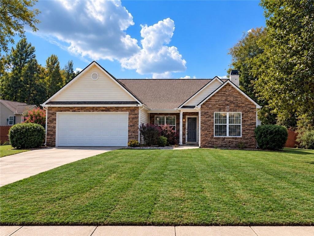 10 Lake Valley Dr., Loganville, GA 30052