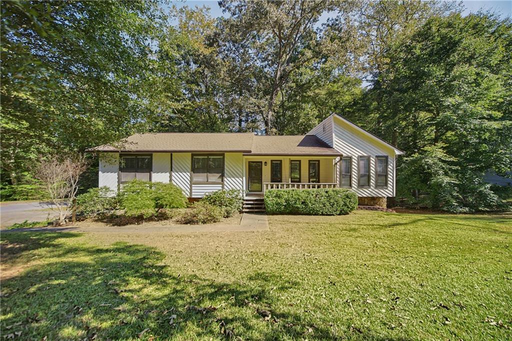 136 Farmington Dr., Woodstock, GA 30188