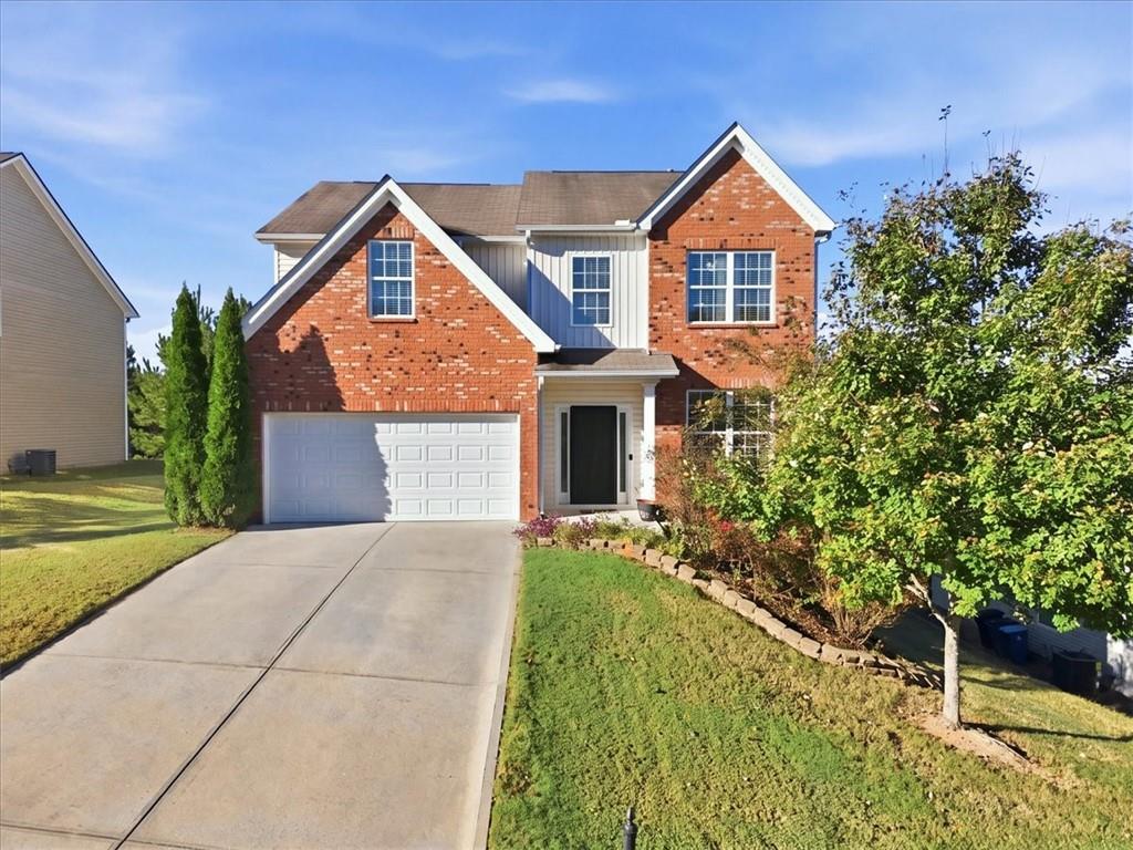 3835 Hawk Tail Dr., Loganville, GA 30052