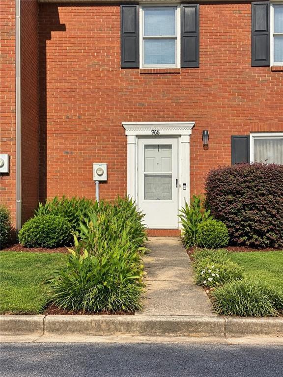 966 Park Gate Pl., Stone Mountain, GA 30083