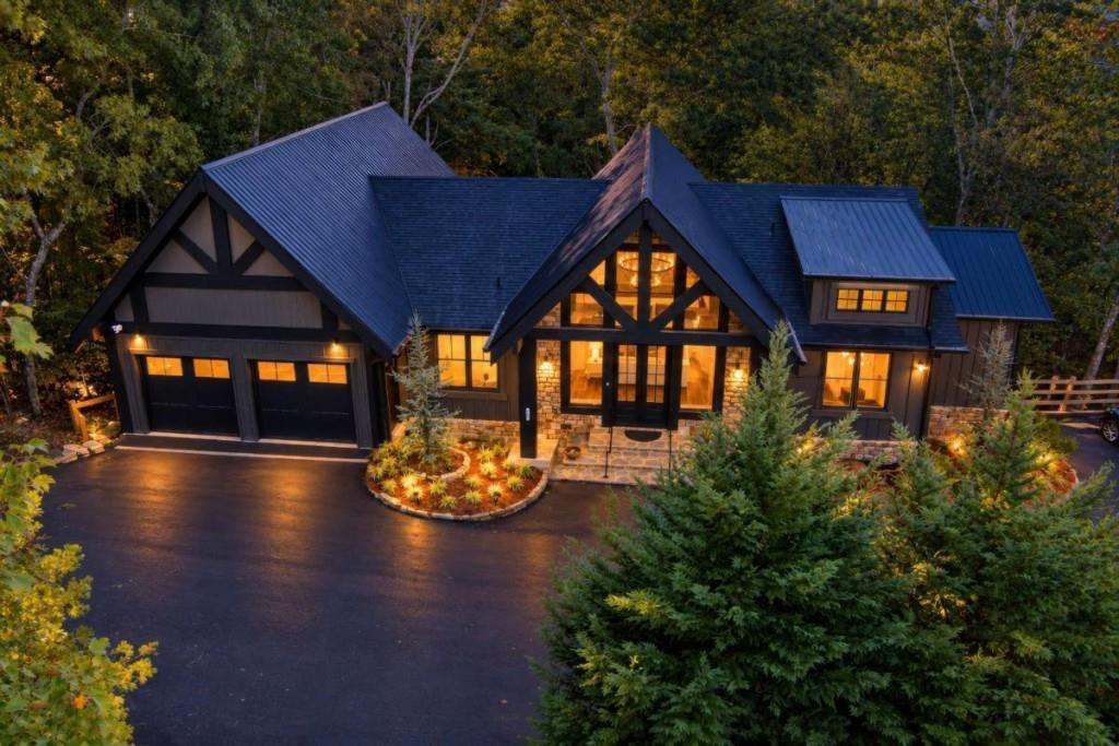 361 Bluebird Ln., Blue Ridge, GA 30513