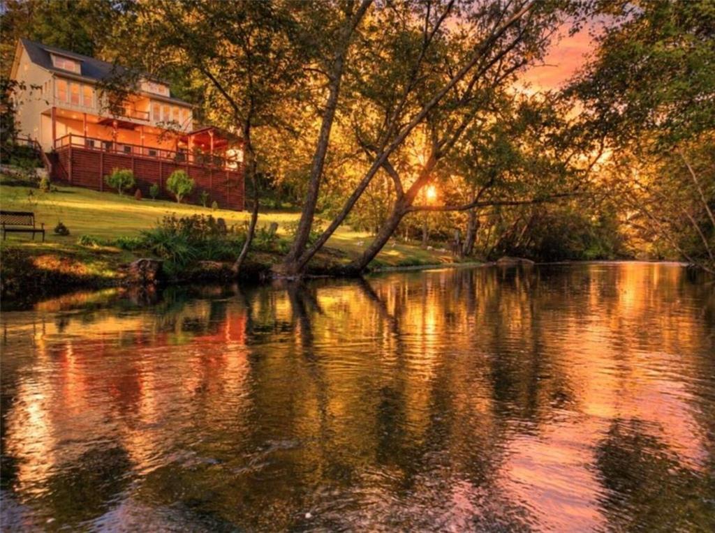 105 Riveredge Dr., Ellijay, GA 30536